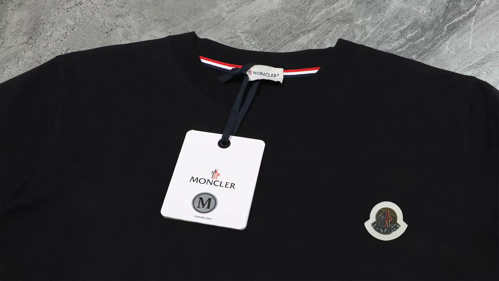 【 In Stock】 〖 𝐌𝐎𝐍𝐂𝐋𝐄𝐑~ 〗 440g ， 😎 ， ， Factory 2025 T ， ， Premium LOGO， Same Style ：Black White Size：S M L XL 2XL